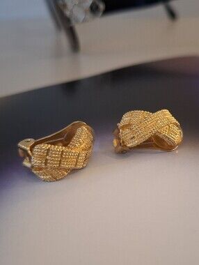 Christian Dior Beautiful Earrings Clip-On Earrings